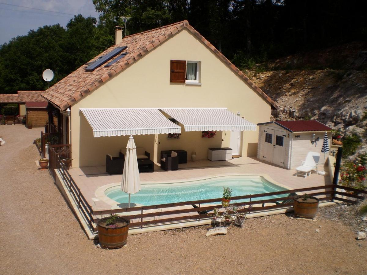 Gîte les Roziers Montmurat Extérieur photo